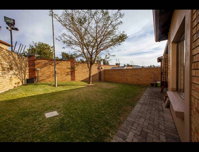 2 BEDROOM SECTIONAL TITLE TO LET IN WILGEHEUWEL